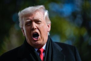 Trump asegura que «una flota mayor» que la enviada a Venezuela va hacia Irán y amenaza con un ataque al país | europapress.es