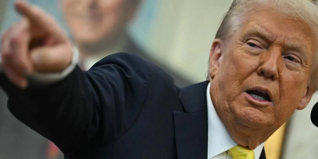 Trump asegura que va hacia Irán «una flota mayor» que la enviada a Venezuela y amenaza con un ataque al país