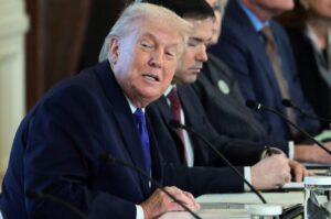 Trump firma orden para proteger ingresos petroleros venezolanos depositados en cuentas de EE.UU. – AlbertoNews