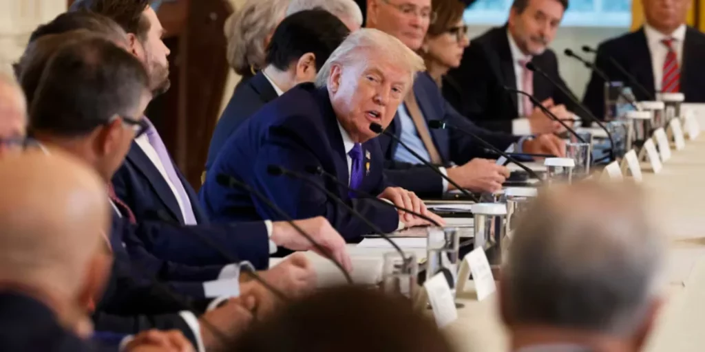 Trump ofrece garantías a largo plazo a las petroleras para invertir en Venezuela
