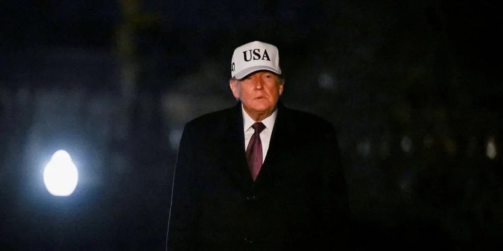 Trump se atribuye el cargo de presidente interino de Venezuela en una imagen manipulada de su perfil de Wikipedia