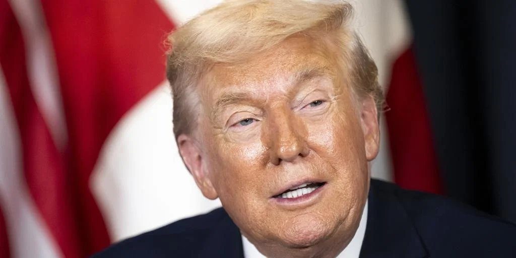 Trump se burla de las gafas de sol de Macron durante su discurso en Davos