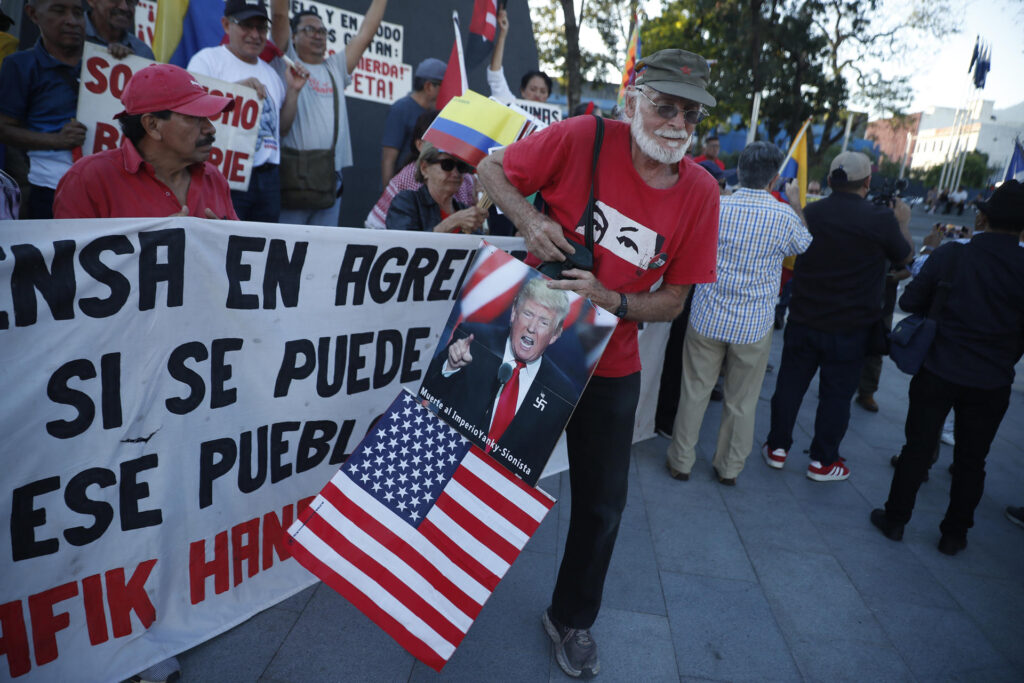 Un grupo de salvadoreños exigen la liberación de Nicolás Maduro y condena "su secuestro" - AlbertoNews