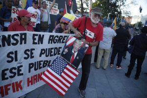 Un grupo de salvadoreños exigen la liberación de Nicolás Maduro y condena "su secuestro" - AlbertoNews