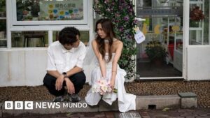 Un impuesto a los condones y cuidados infantiles más baratos: los planes de China para aumentar la natalidad