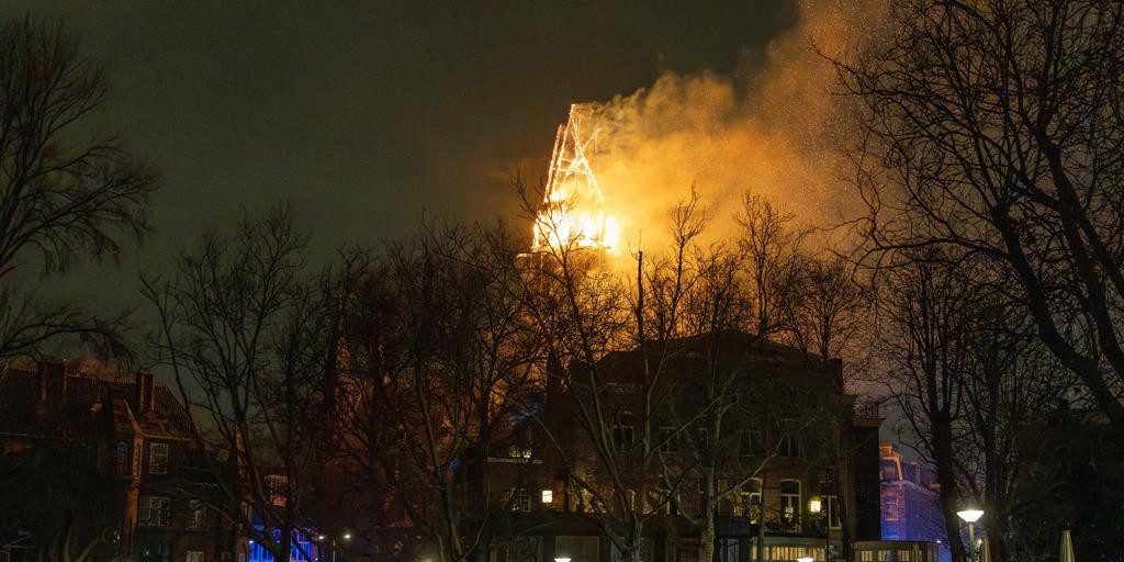 Un incendio devasta una histórica iglesia de Ámsterdam durante Nochevieja