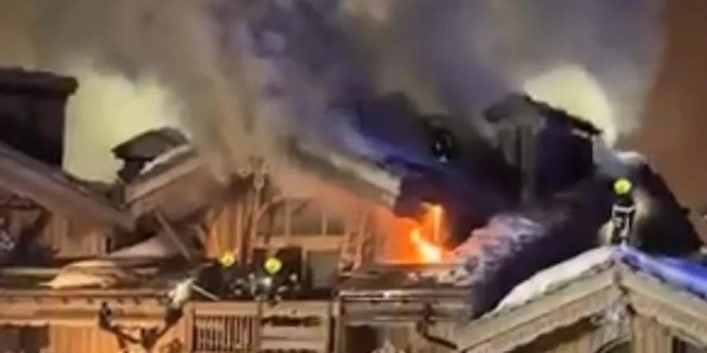 Un incendio devora un hotel de lujo en los Alpes: más de 270 desalojados