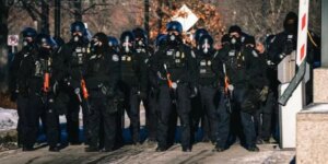 Un juez federal rechaza la solicitud de Minnesota de suspender las redadas migratorias