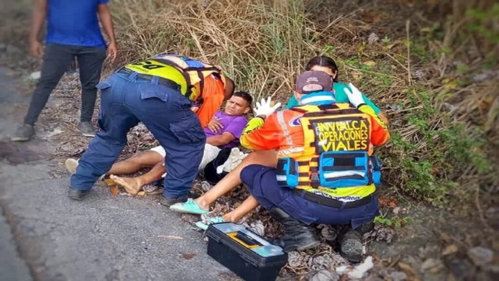 Una embarazada y su pareja resultaron lesionados tras caer de la motocicleta en la que se trasladaban
