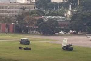 VIDEO: pista de la Base Aérea La Carlota sigue bloqueada desde los bombardeos