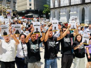 Venezolanos en Argentina exigieron la liberación de los presos políticos durante la procesión de la Divina Pastora – AlbertoNews