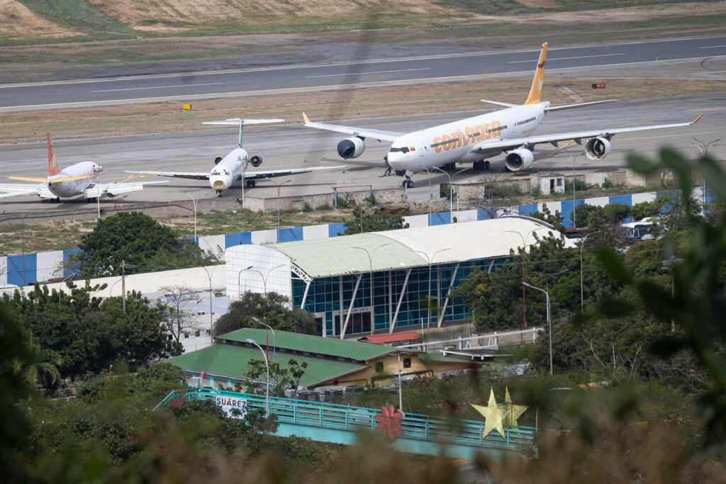 Venezuela cerró 2025 con una operatividad aérea limitada y en busca de atender la demanda