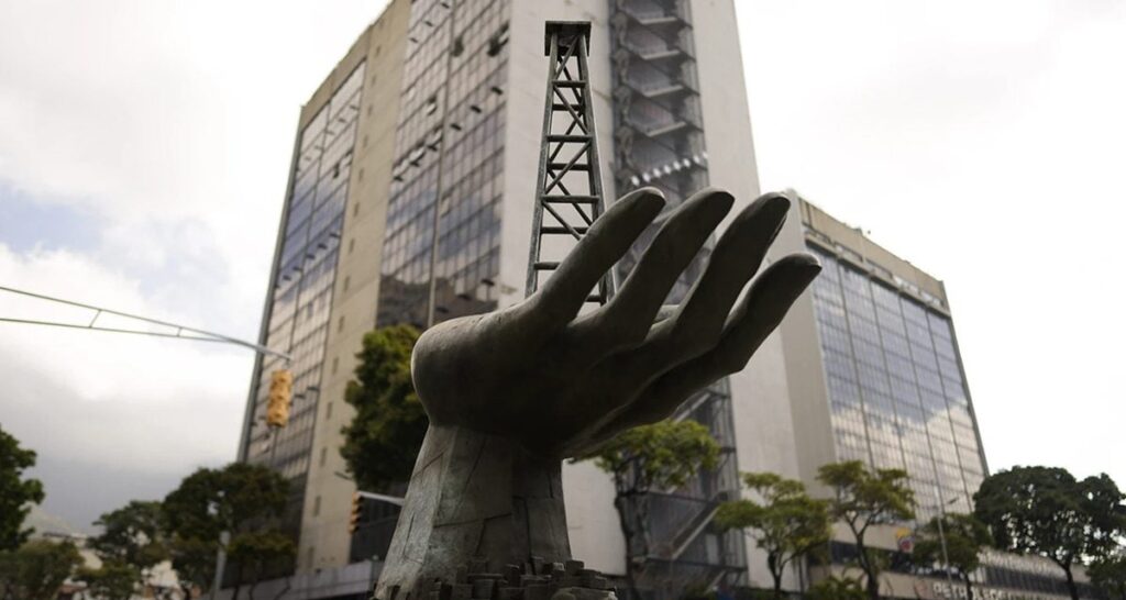 Venezuela comienza a reactivar pozos para relanzar la producción de crudos