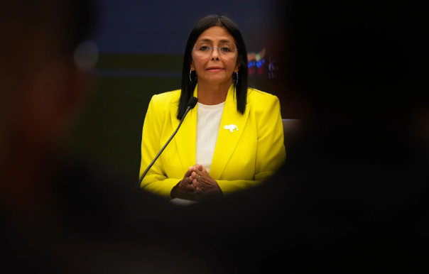 Venezuela en transición: Delcy Rodríguez lidera el gobierno mientras la oposición se reconfigura