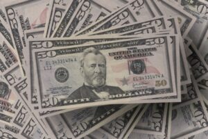 Ventas minoristas en EEUU repuntan en noviembre más de lo esperado
