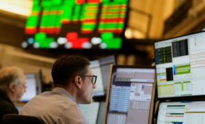 Wall Street abre en verde con el Dow Jones consolidando sus máximos históricos