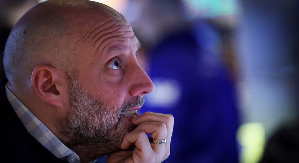 Wall Street cierra en rojo ante el derrumbe de los metales pero despide enero con subidas del 1%