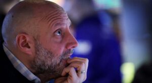 Wall Street cierra en rojo ante el derrumbe de los metales pero despide enero con subidas del 1%