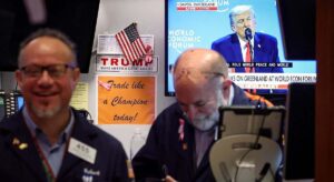 Wall Street rebota más de un 1% tras la retirada de los aranceles sobre Europa por parte de Trump