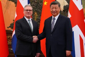 Xi Jinping se reúne con Starmer, el último de los tradicionales aliados de EEUU que se acerca a Pekín: «China es un actor vital en el escenario global» | elmundo.es