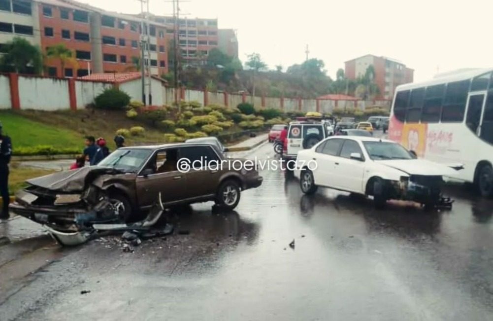 Zona norte de Anzoátegui: Century y Centauro colisionan vía El Rincón dejando dos lesionados