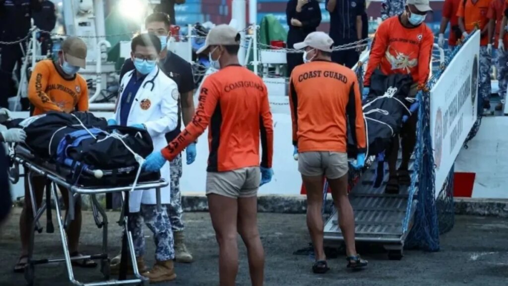 al menos 15 muertos y 316 rescatados tras el naufragio de un ferri