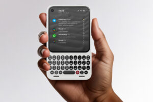así es el móvil que los trae de vuelta con aroma a BlackBerry
