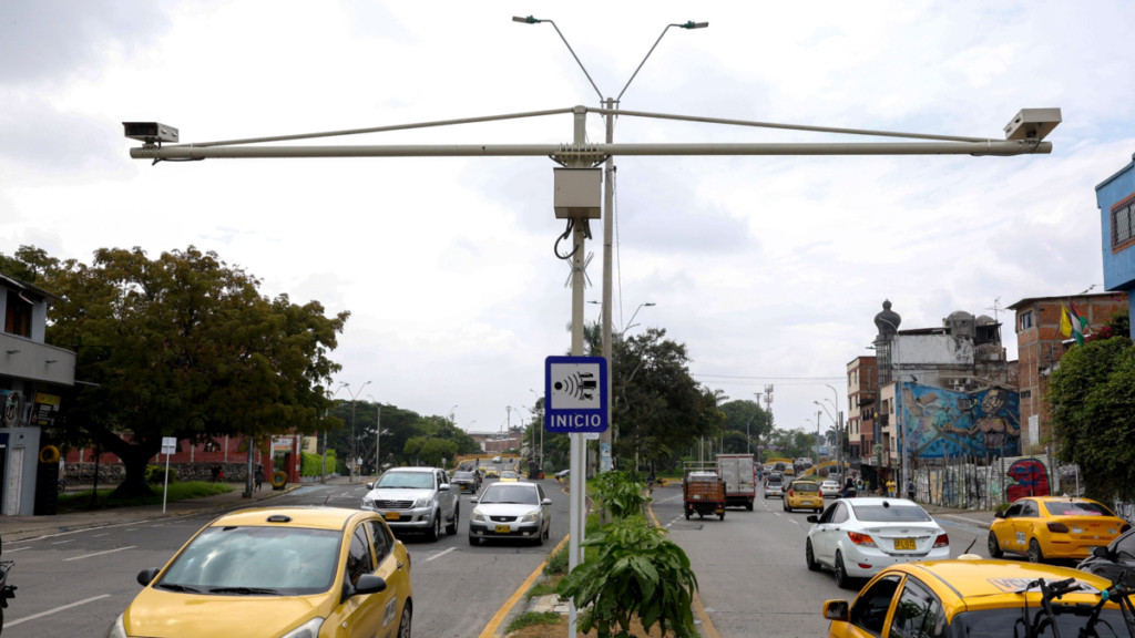 cámaras de fotodetección redujeron la siniestralidad vial en un 67 % en puntos críticos de Cali