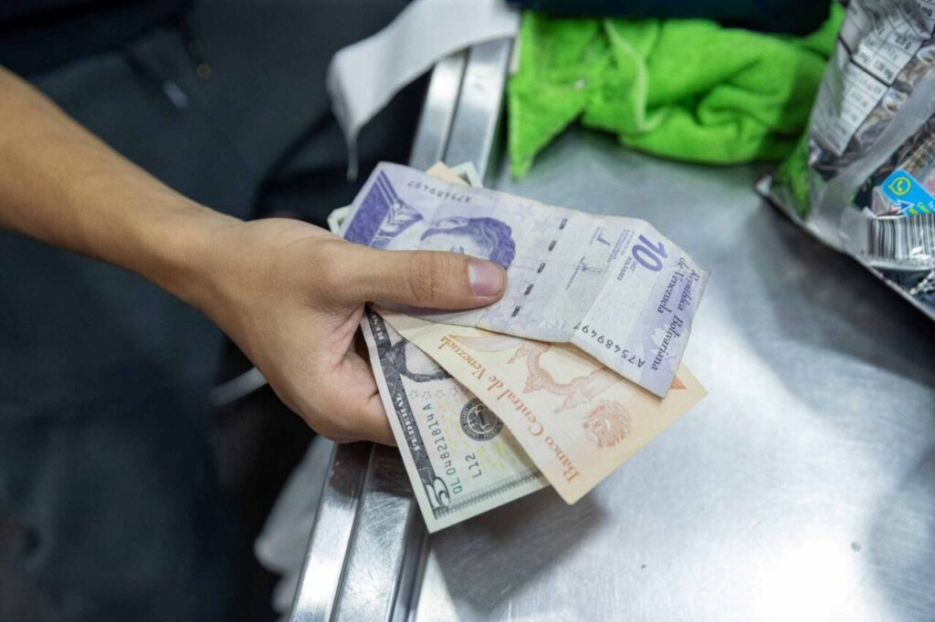 cómo impacta la tensión en la economía venezolana