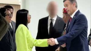 difunden foto de Delcy Rodríguez con el jefe de la CIA