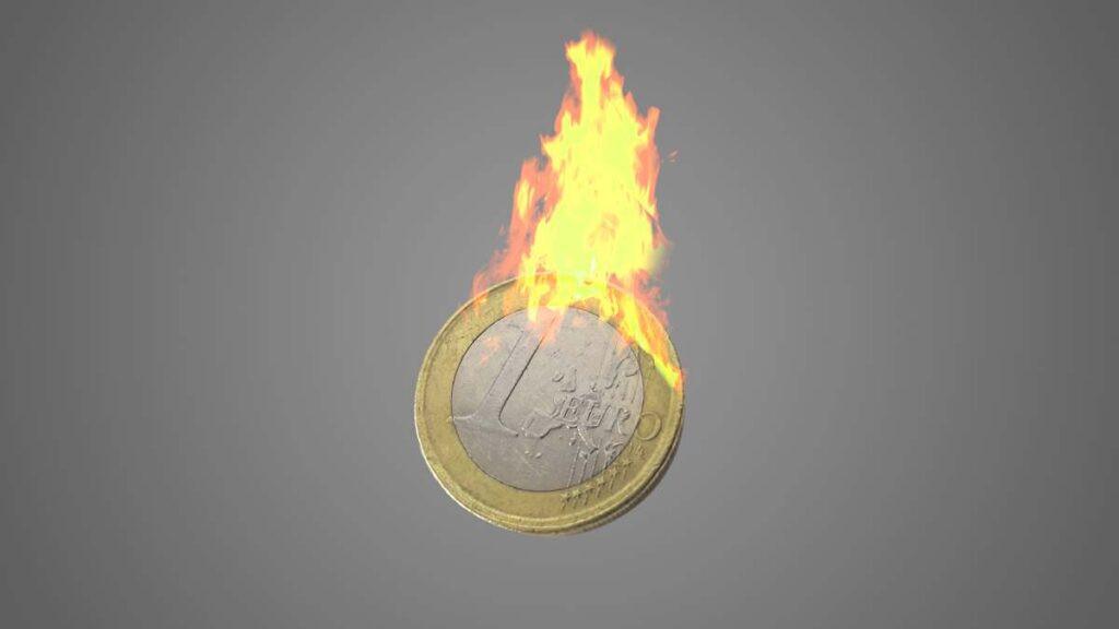 el gran riesgo de guardar el dinero bajo el colchón