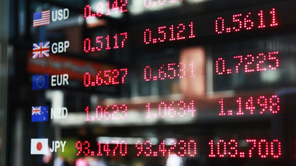 el oro y la plata empiezan a destapar un nuevo orden monetario y la caída del dólar da una pista