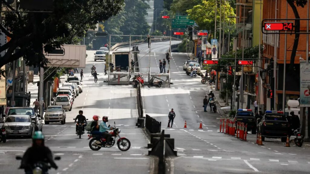 entre inusual calma y manifestaciones oficialistas