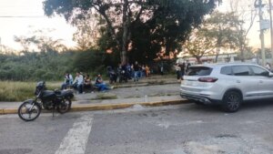 familiares piden liberación generalizada de presos políticos frente a la cárcel El Rodeo I