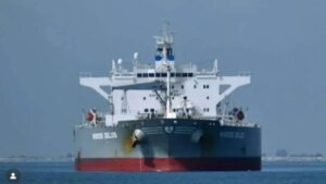 fuerzas de EEUU intentan abordar un buque petrolero de Rusia