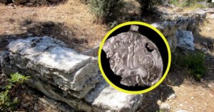 hayan una joya de plata con la representación de la diosa mesopotámica Ishtar