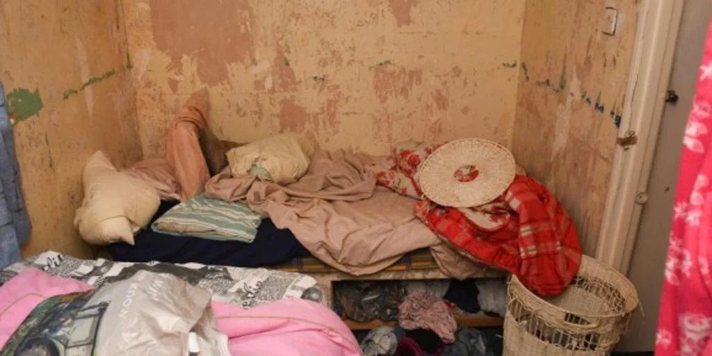la estrangulaba y le metía la cabeza en el inodoro