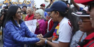 la respuesta de Delcy a Trump mientras Caracas se convierte en un Estado policial