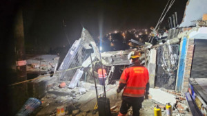 tres personas fueron rescatadas tras quedar atrapadas