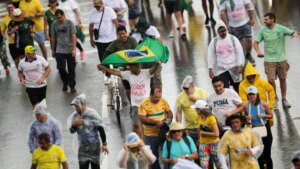 un rayo cayó sobre una marcha por Jair Bolsonaro y dejó decenas de heridos
