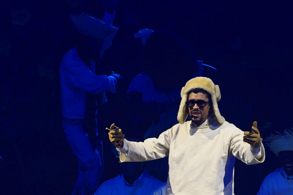 una banda de rock abrirá el evento tras polémica por Bad Bunny
