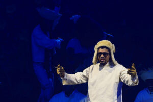 una banda de rock abrirá el evento tras polémica por Bad Bunny