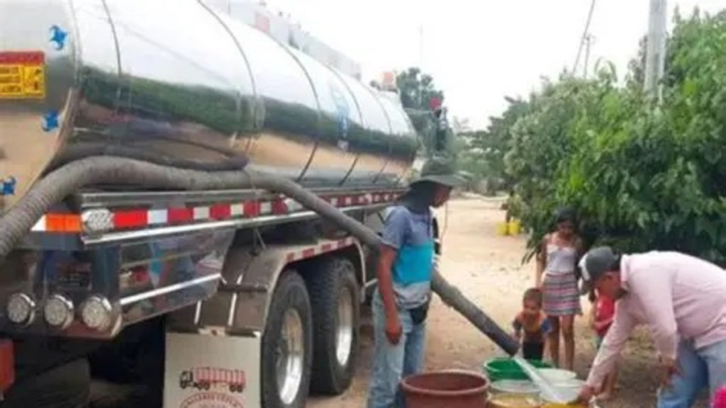 ya son seis municipios con desabastecimiento de agua, con carrotanques la comunidad se abastece del líquido