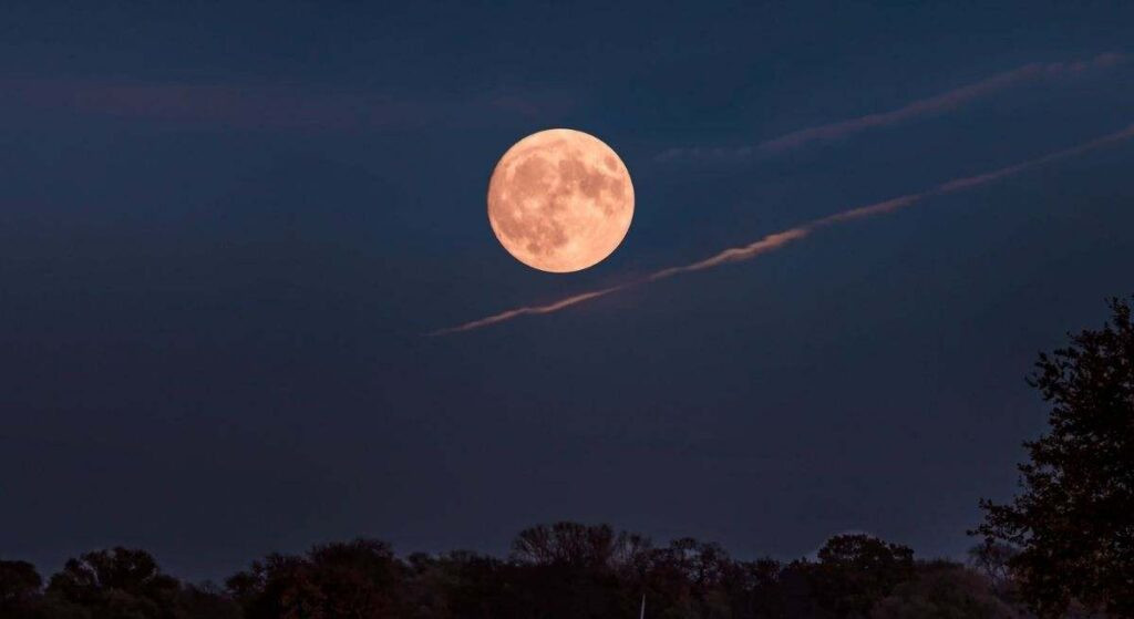 ¿Cuándo y cómo ver la primera superluna del año?