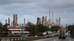 ¿Cuánto costaría el plan de Trump para recuperar la industria petrolera de Venezuela?