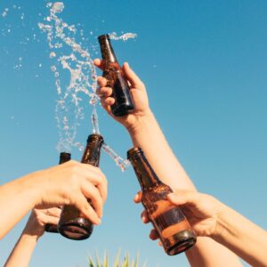 ¿Existe una forma “saludable” de beber alcohol? La ciencia revela por qué el riesgo aumenta incluso con el consumo moderado | National Geographic