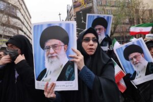 ¿Qué puede hacer EEUU en Irán? Los planes de Trump contemplan minirredadas, ciberataques y la hipótesis de golpear al líder Alí Jamenei | elmundo.es