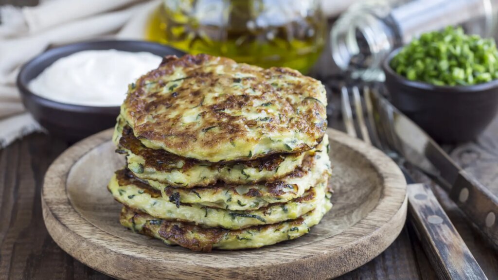 Tortitas de calabacín con atún, una idea de cena sana, saludable y muy fácil de preparar