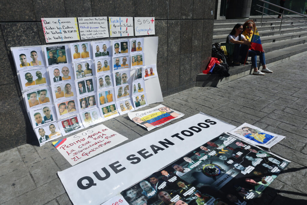 AFP | Sorpresa, tristeza, desazón: familiares de presos políticos lamentan amnistía excluyente en Venezuela - AlbertoNews