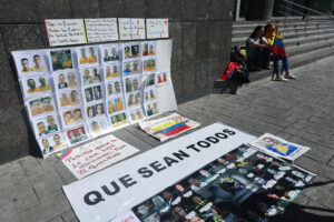 AFP | Sorpresa, tristeza, desazón: familiares de presos políticos lamentan amnistía excluyente en Venezuela – AlbertoNews